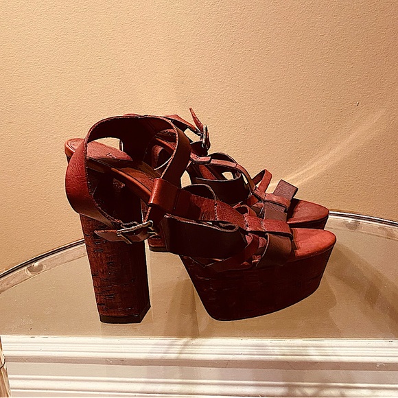 Le Chateau Brown Leather Chunky Heels - Picture 1 of 4